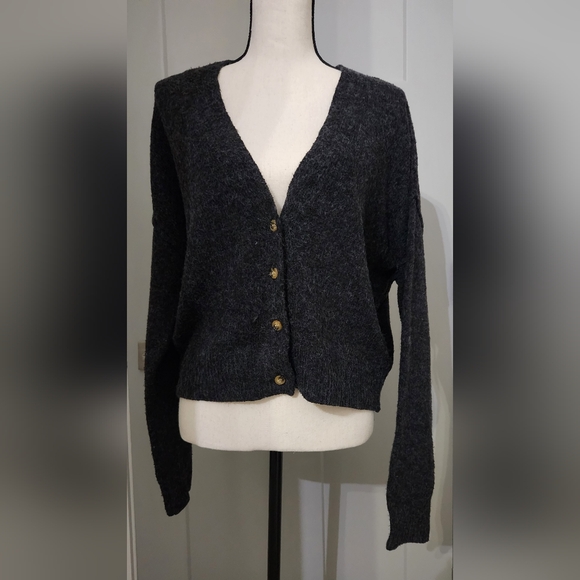 Love tree Size L Charcoal Gray dropped should cropped sweater - Picture 1 of 6